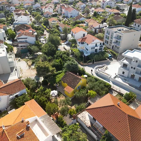 Semesterbostad House Bojan *