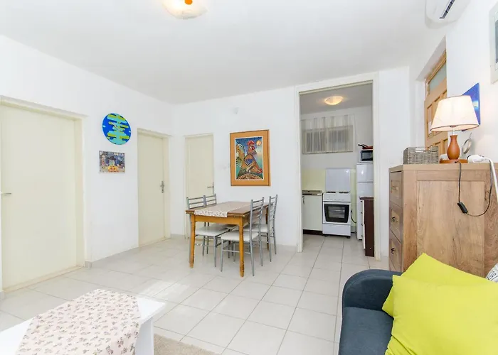 Semesterbostad House Bojan *