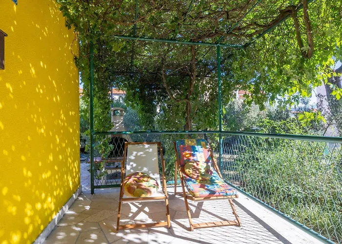 Semesterbostad House Bojan *