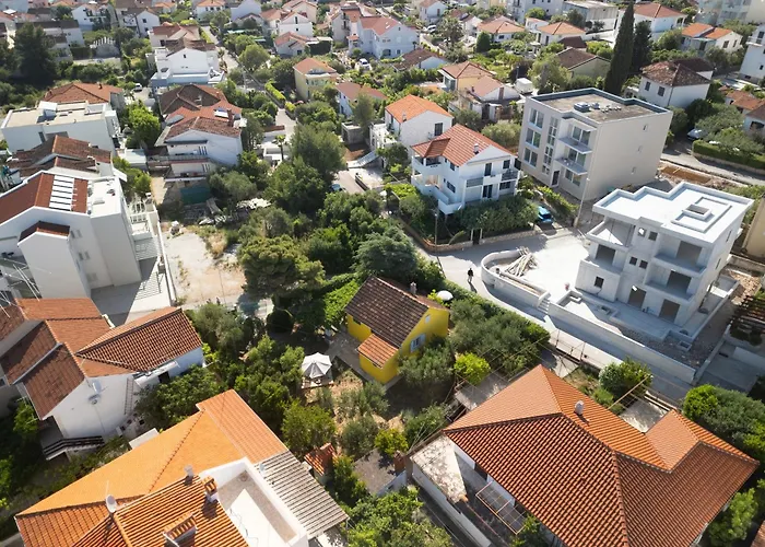 Semesterbostad House Bojan *